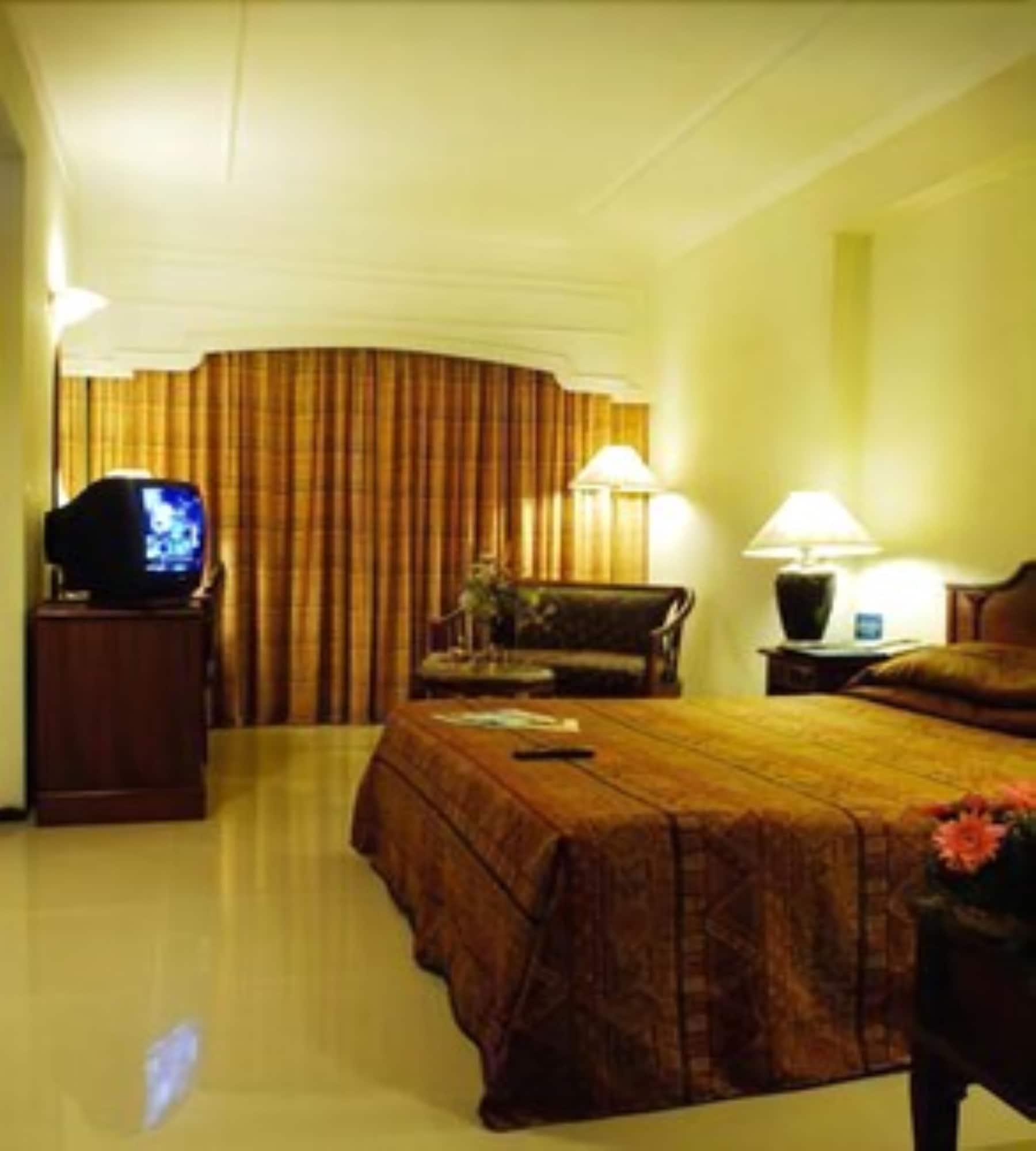 Savera Hotel Chennai Zewnętrze zdjęcie